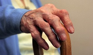 Artrita și artroza degetelor la o persoană în vârstă