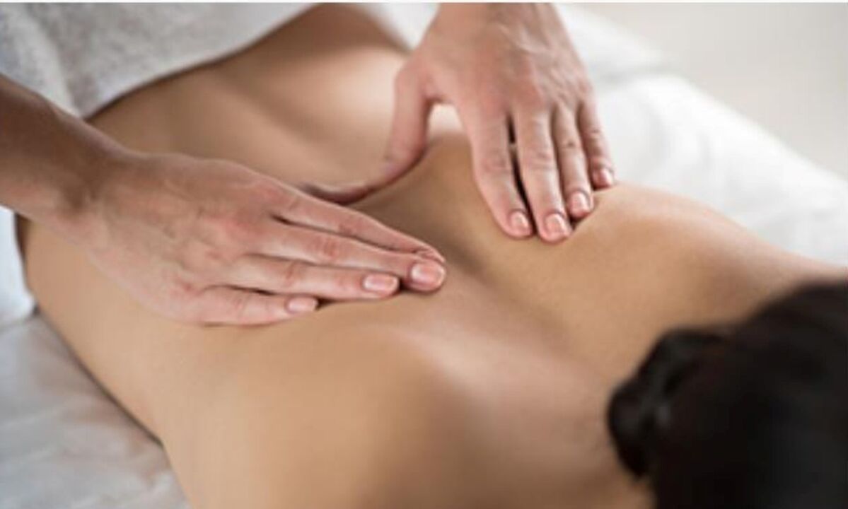 masajul este una dintre metodele de tratare a osteocondrozei cervicale